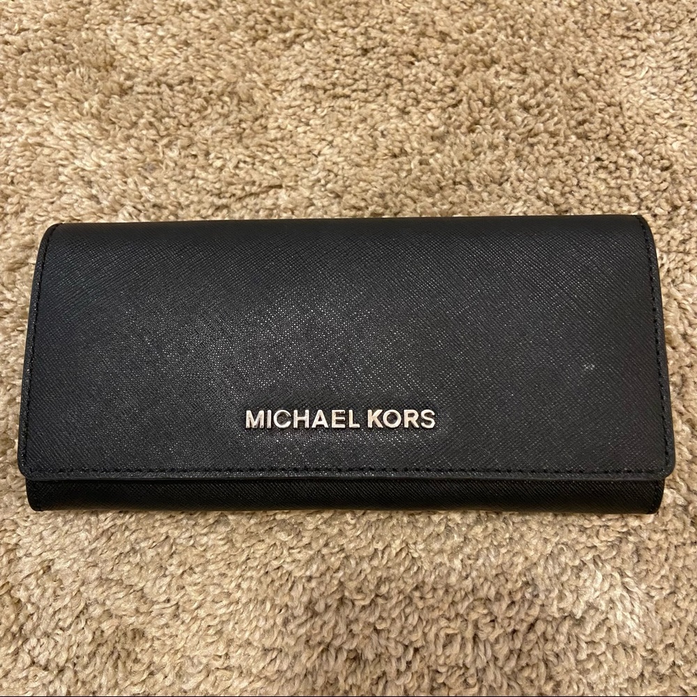 SOLD || Michael Kors Black Wallet